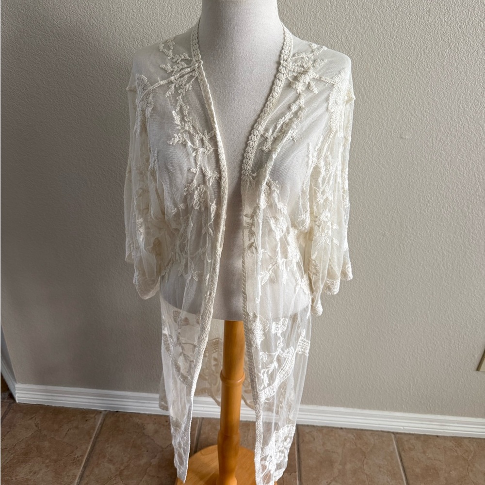 Kimono Duster Ivory Lace Women’s M Open Top Scalloped Bottom Bust 42 Length38 In